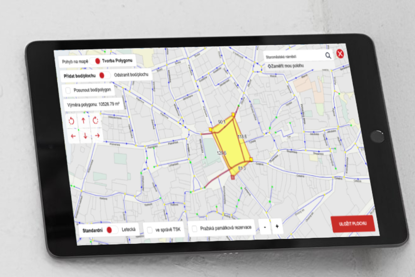 Tablet, kde je na displeji zobrazen Portál TSK pro online vyřízení žádostí.